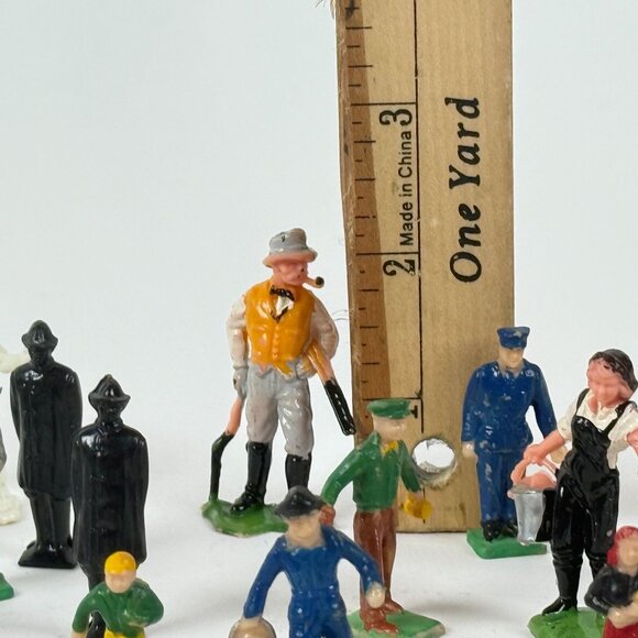 Vintage HO Scale 35+ Miniature Platform Figures People Scene Accessories - Picture 10 of 11